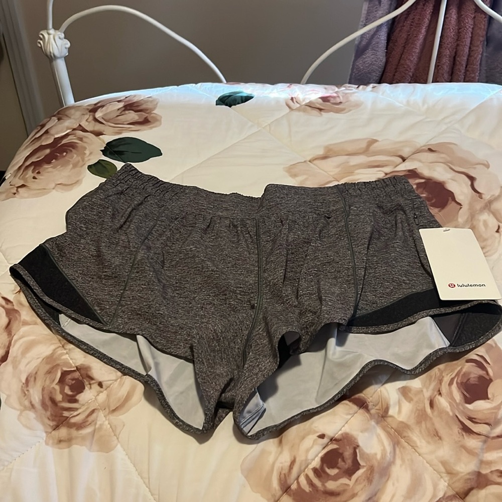Lululemon hotty hots low rise 2.5” NWT size 14